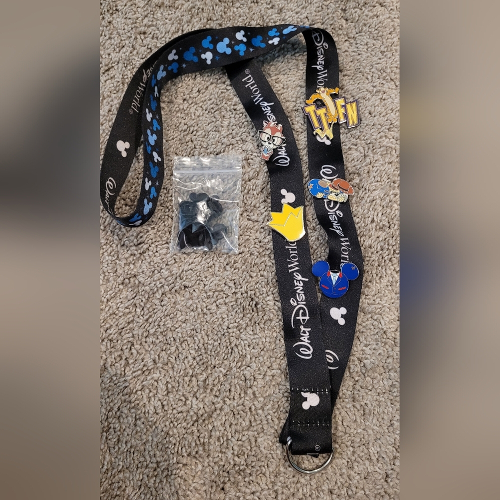 Disney Pin Trading Lanyard + 5 pins